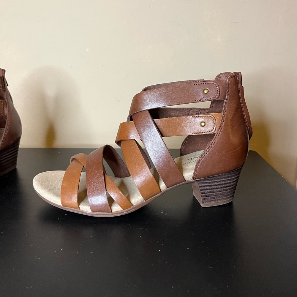 Clarks Valarie Dream heeled strappy sandal size 7 EUC - Picture 2 of 13